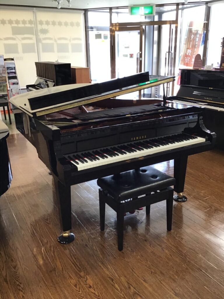 ヤマハ中古ピアノ　C3X　三条店展示