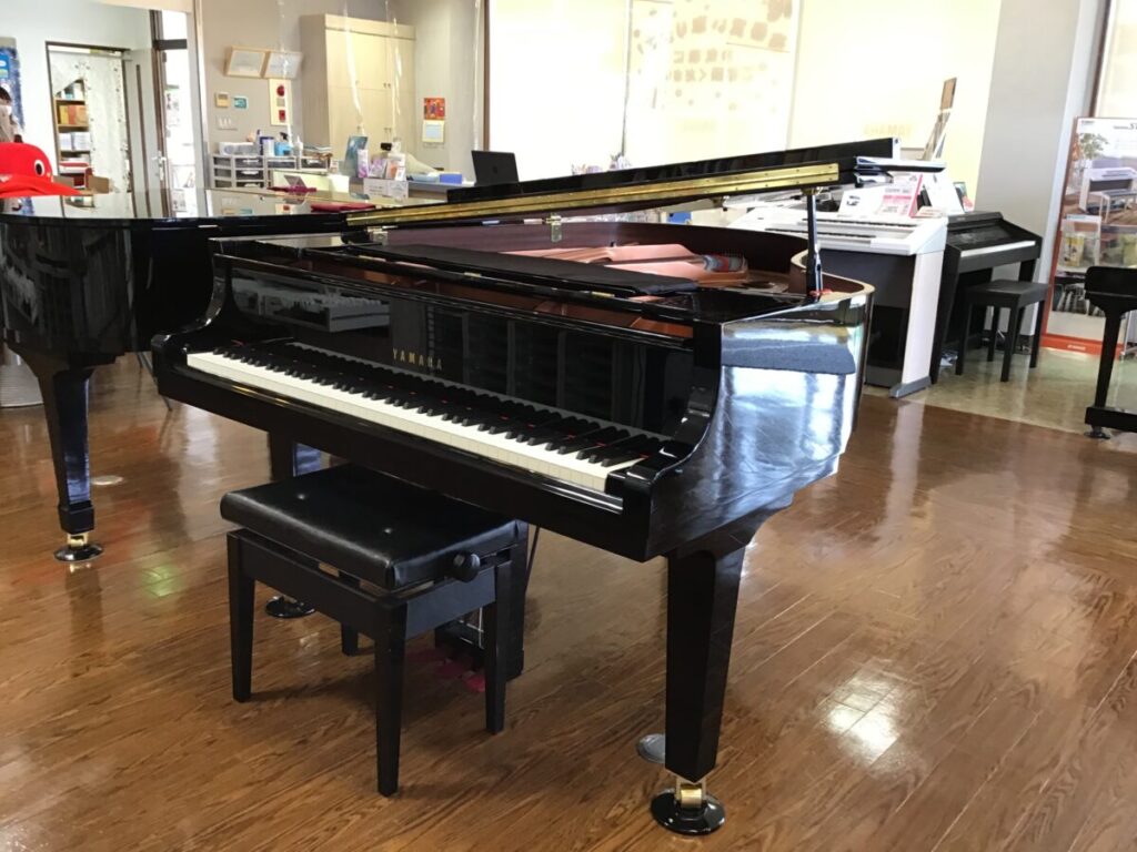 ヤマハ中古ピアノ　C3X　三条店展示