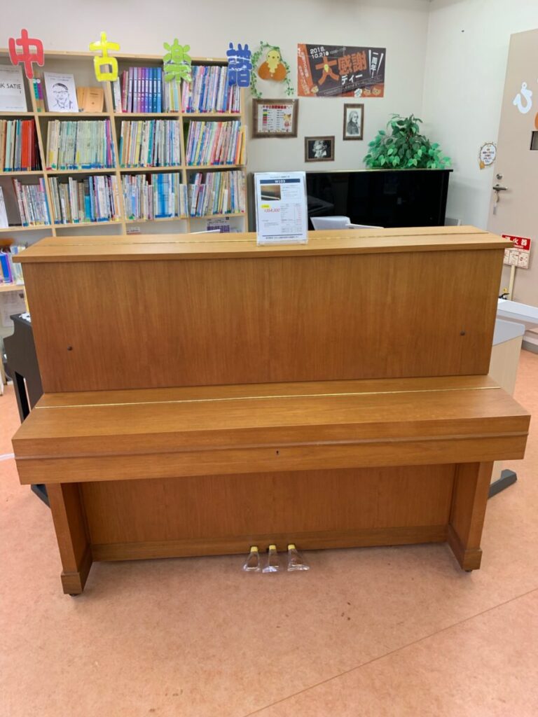 ヤマハ中古ピアノ　W103　西新潟店展示