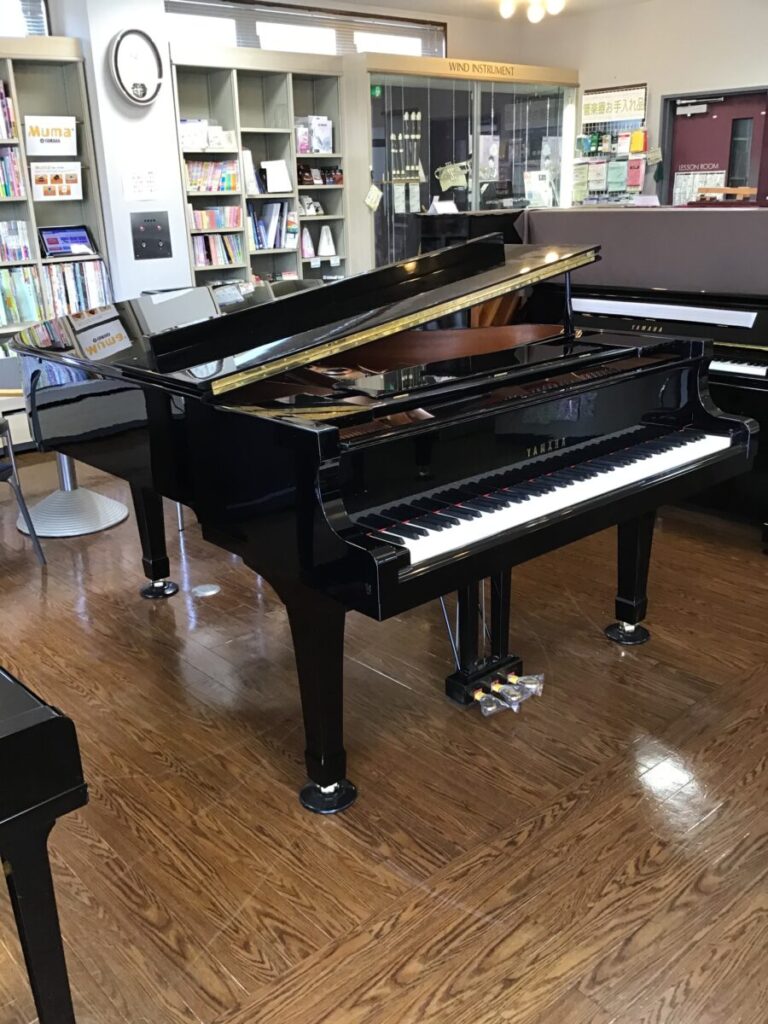 ヤマハ中古ピアノ　C5　三条店展示