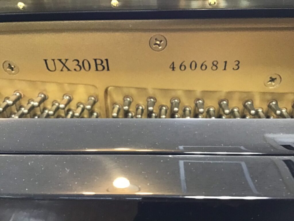 ヤマハリニューアルピアノ　UX30BL