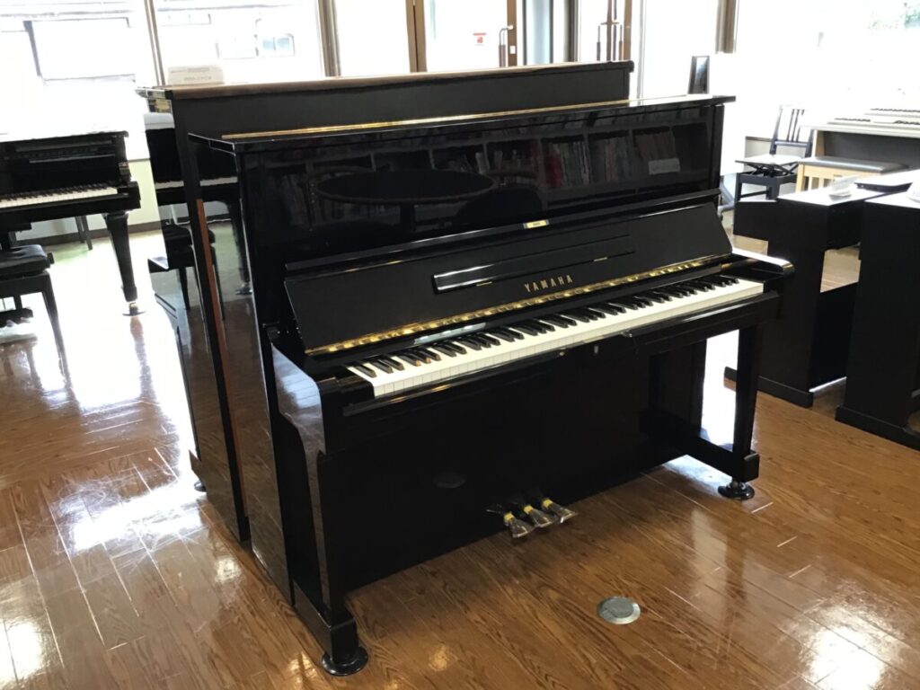 ヤマハ中古ピアノ　U1A　三条店展示